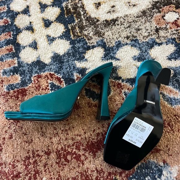 Topshop Satin Heels - Picture 2 of 3